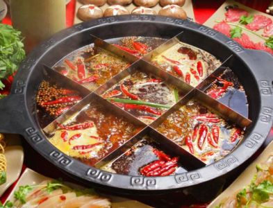 大的火鍋底料廠家可以進(jìn)行火鍋桌椅定制