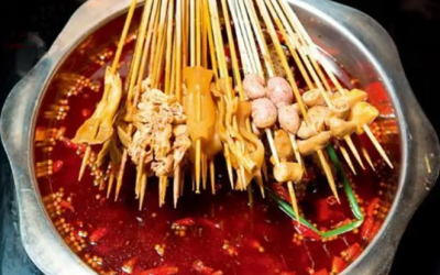 重慶串串香美味秘訣何在？批發(fā)為何重要？