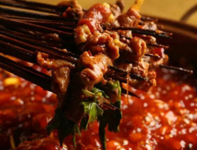 揭秘重慶串串香底料批發(fā)廠家：核心優(yōu)勢(shì)究竟何在？