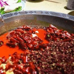 探訪火鍋底料廠：獨特配方魅力何在？