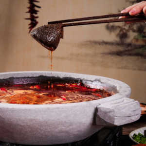 揭秘：牛油紅油火鍋的獨(dú)特風(fēng)味何在？