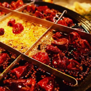 火鍋底料市場(chǎng)紛雜，如何慧眼識(shí)珠選對(duì)食品加工廠？